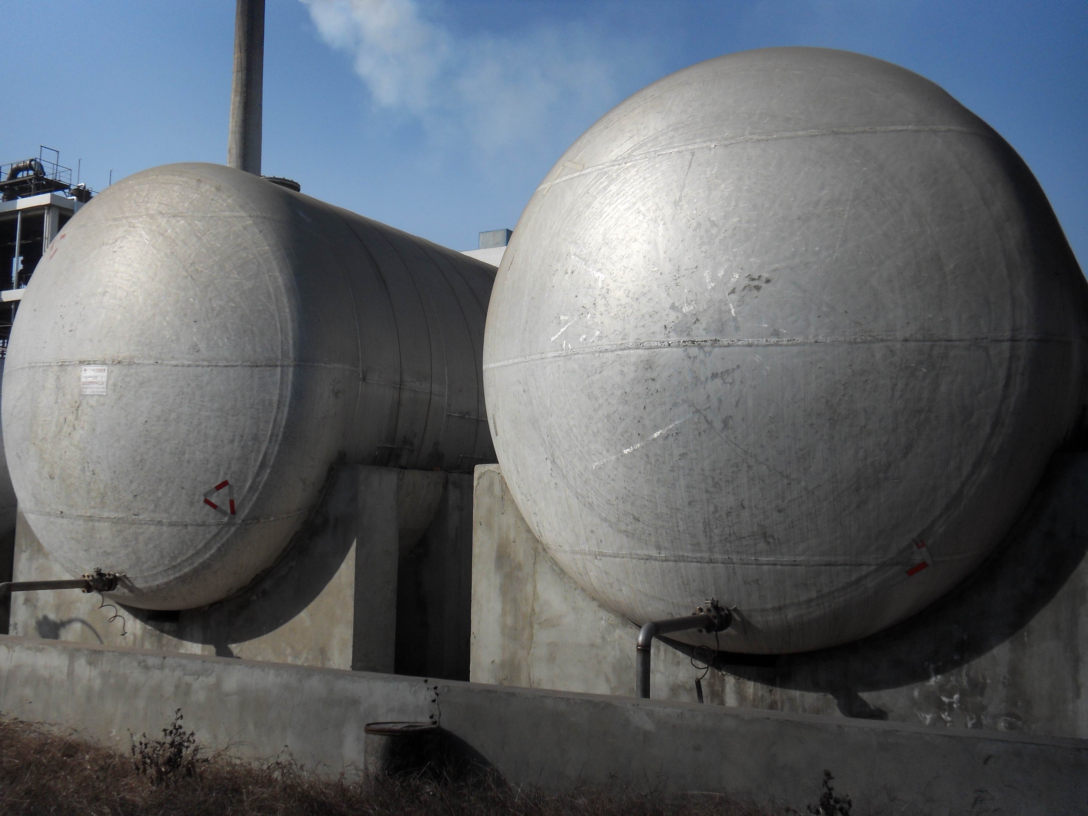 八一化工(gong)360立方硝酸(suan)儲罐